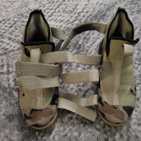 Nike Lebron Soldier Xi Boys Grade School Basketball Shoes in